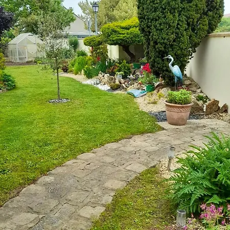 Maison Accueillante Avec Jardin A